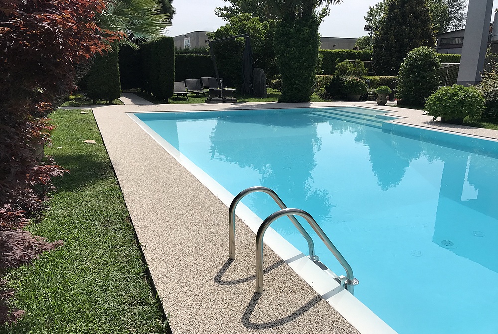 Bord de piscine