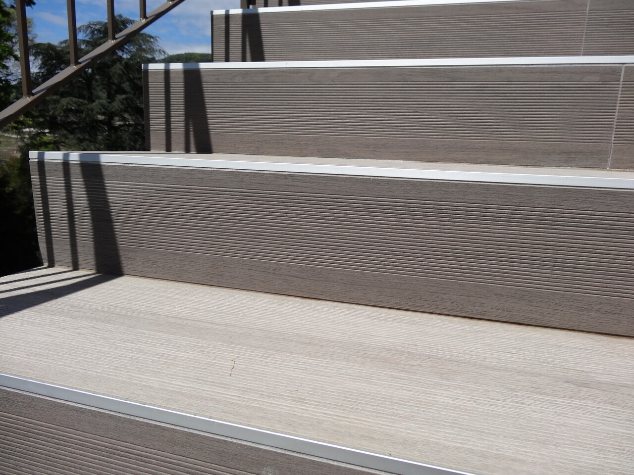 Terrasse et escalier extérieur sur la Riviera – Escalier (Riviera)