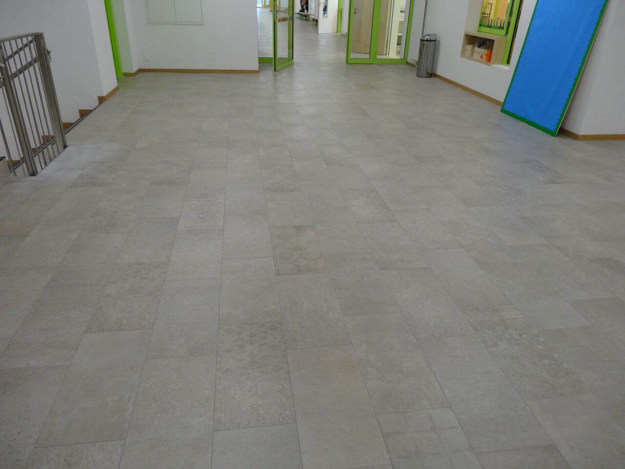 École privée sur la Riviera – Couloirs (Riviera)