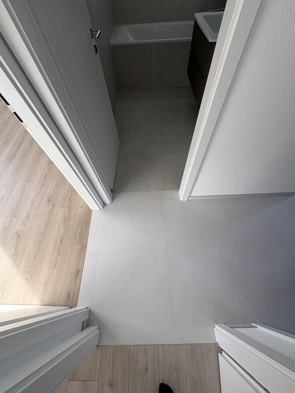 Villa mitoyenne dans le Haut-Lac – Escalier et circulations (Haut-Lac)