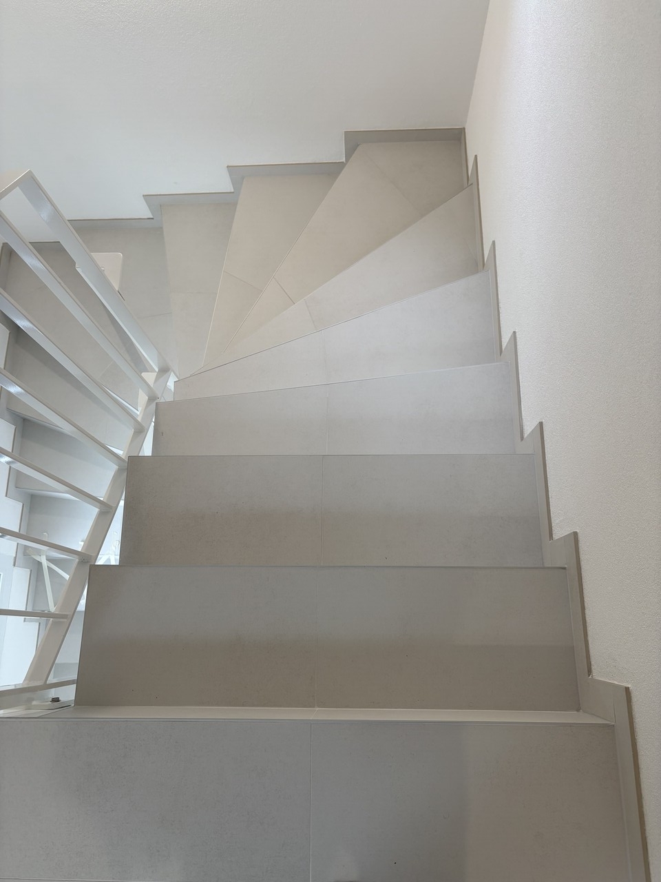 Villa mitoyenne dans le Haut-Lac – Escalier et circulations (Haut-Lac)