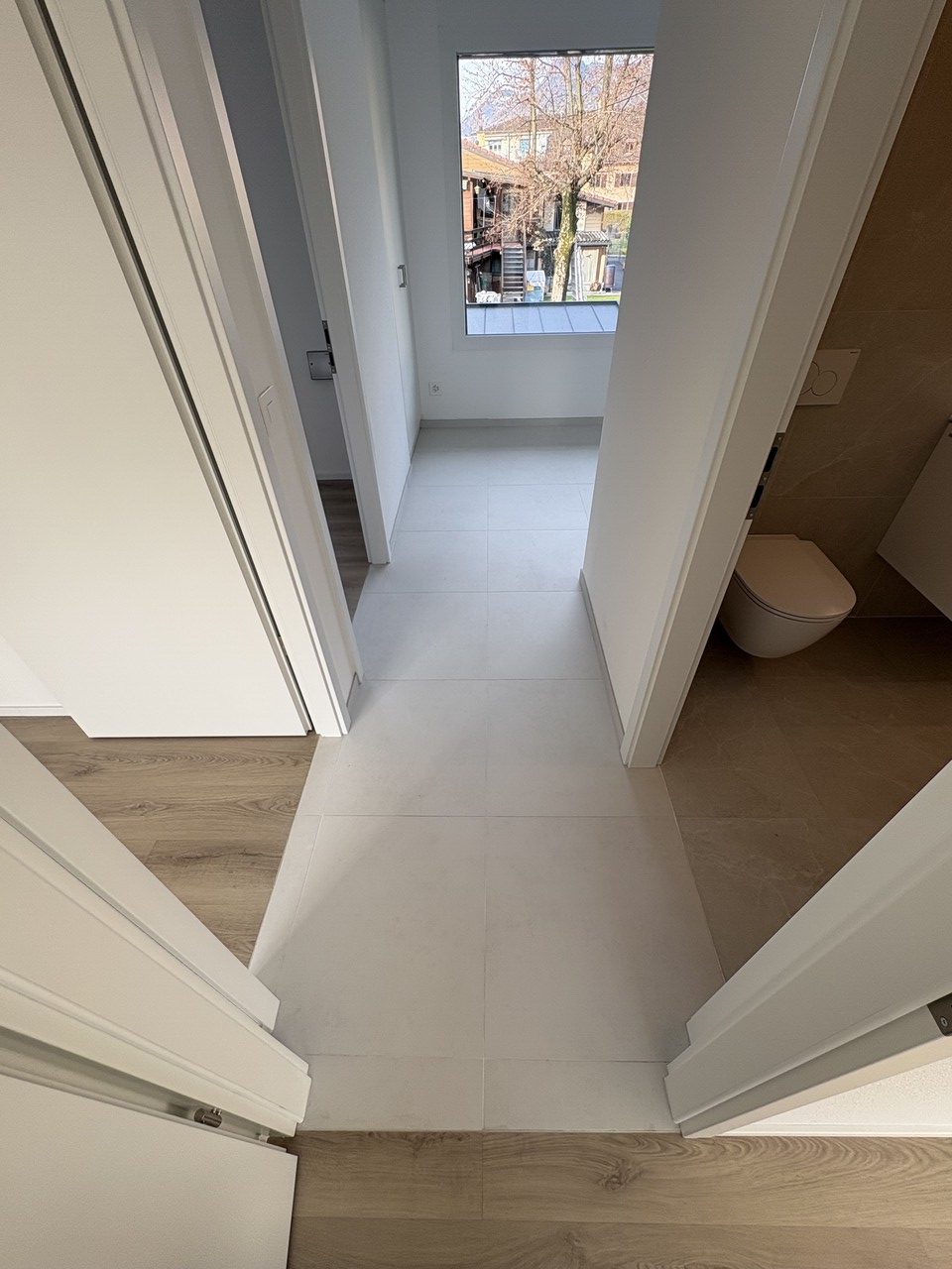 Villa mitoyenne dans le Haut-Lac – Escalier et circulations (Haut-Lac)